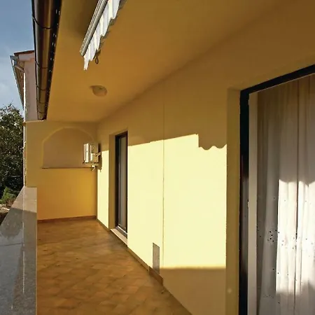 Apartment Roza-800m From The Beach
