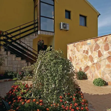 Roza-800m From The Beach Apartment *